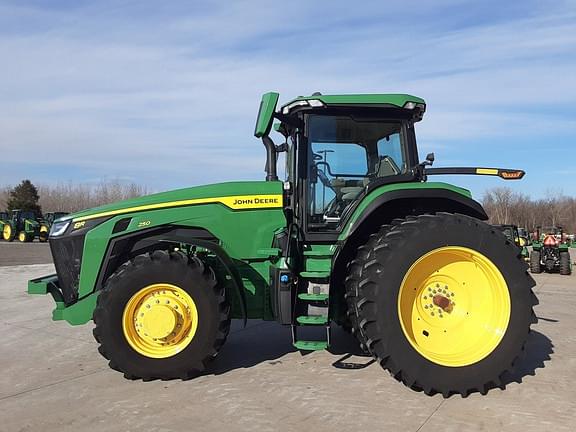 Image of John Deere 8R 250 equipment image 2