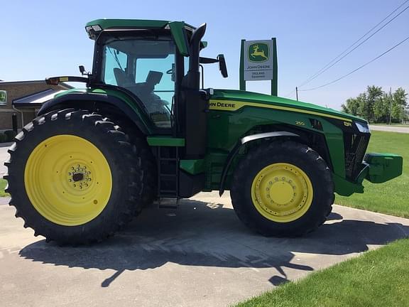 Image of John Deere 8R 250 equipment image 1