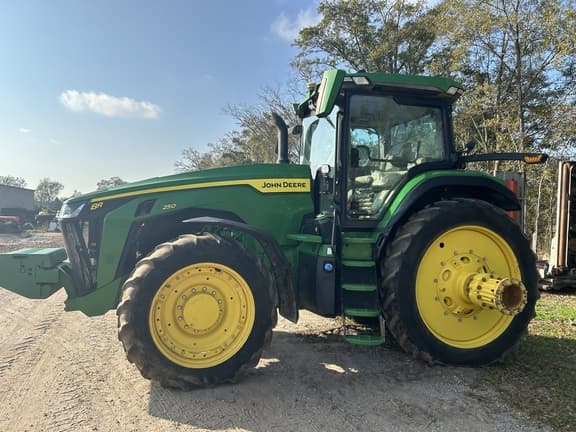 Image of John Deere 8R 250 equipment image 3