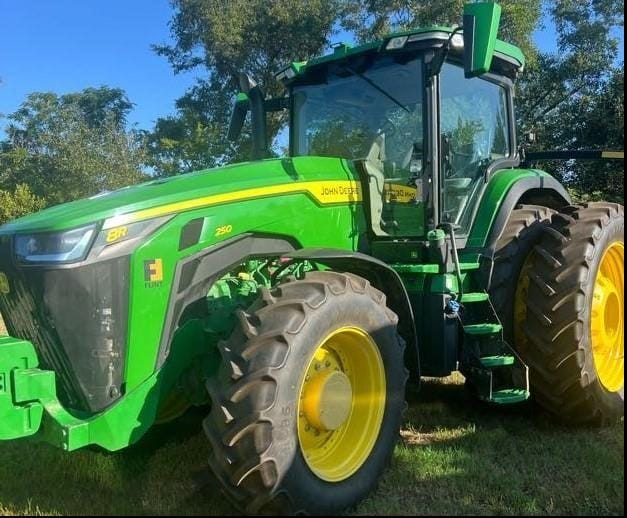 2022 John Deere 8R 250 Equipment Image0