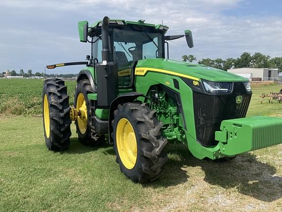 Image of John Deere 8R 250 equipment image 2