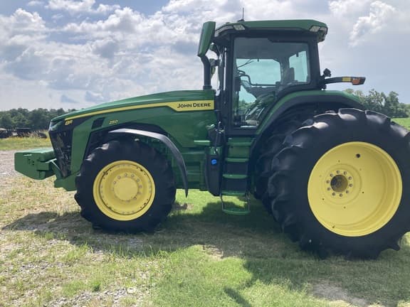 Image of John Deere 8R 250 equipment image 4