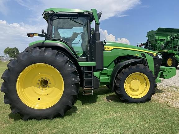 Image of John Deere 8R 250 equipment image 3