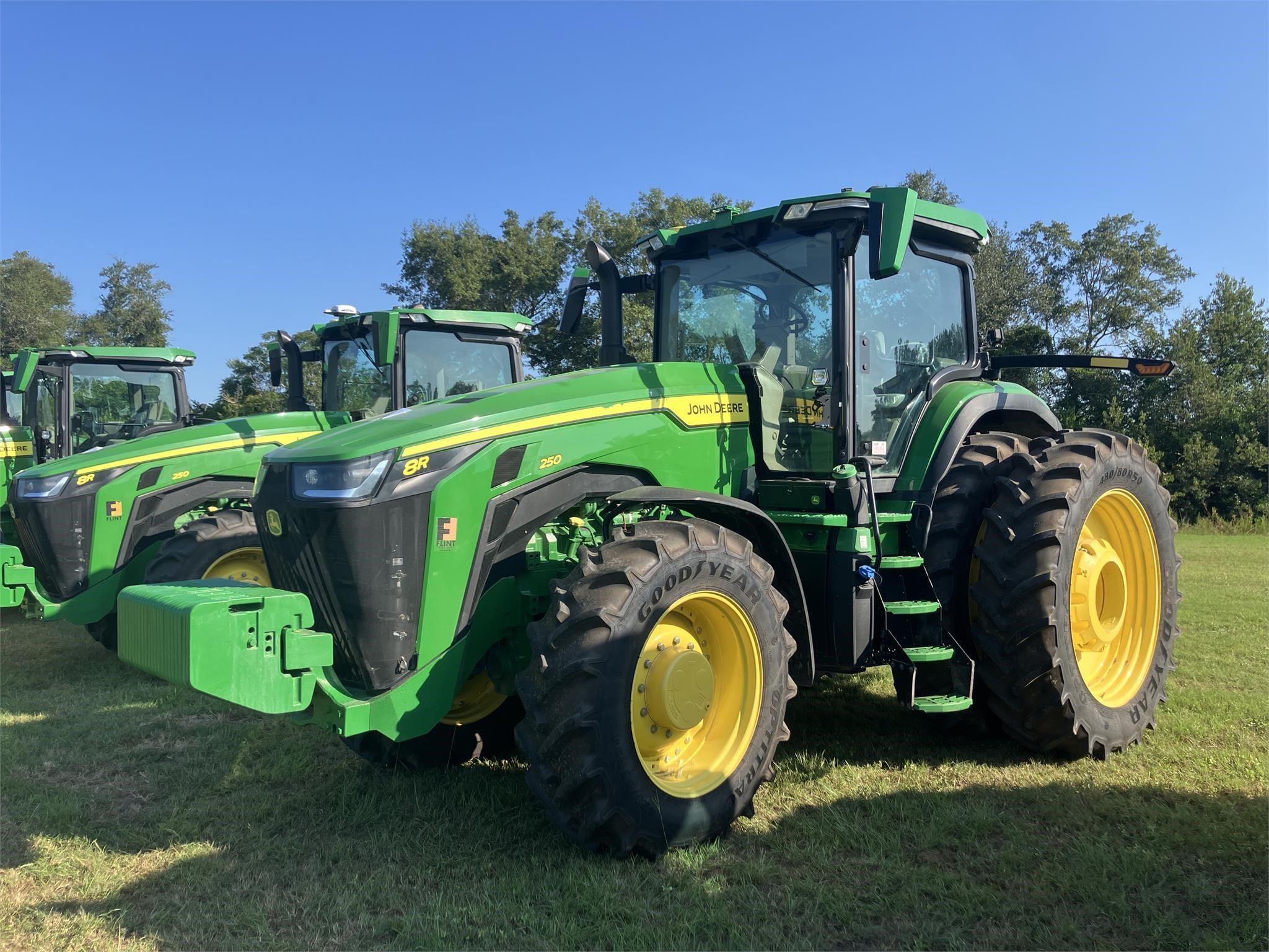 2022 John Deere 8R 250 Equipment Image0