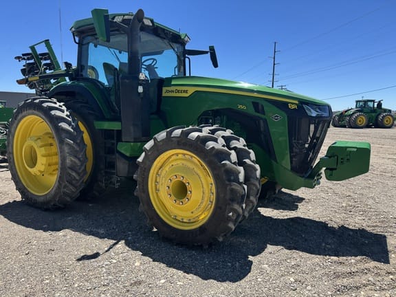 2022 John Deere 8R 250 Equipment Image0