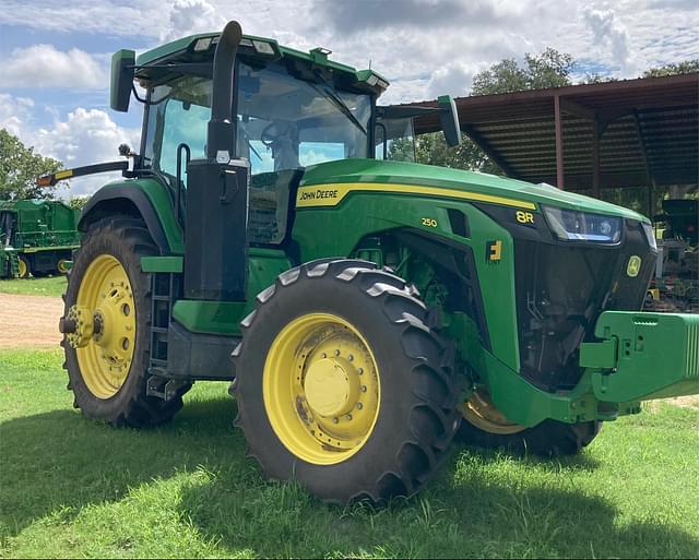 Image of John Deere 8R 250 equipment image 1