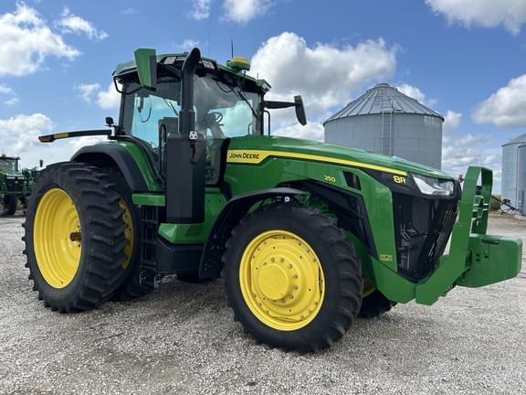 Image of John Deere 8R 250 equipment image 1