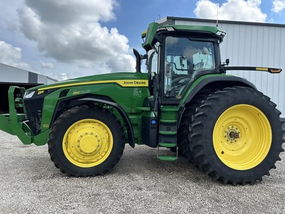Image of John Deere 8R 250 equipment image 2