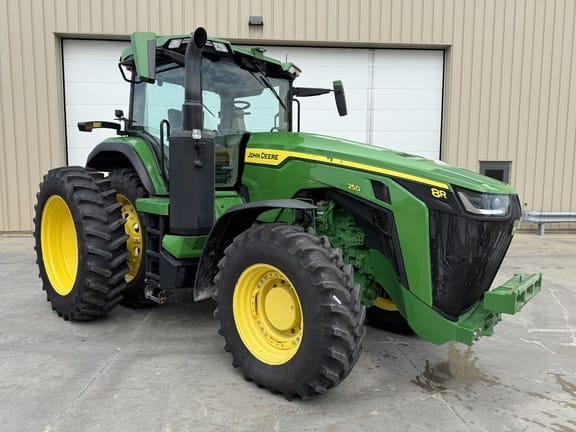 2022 John Deere 8R 250 Equipment Image0