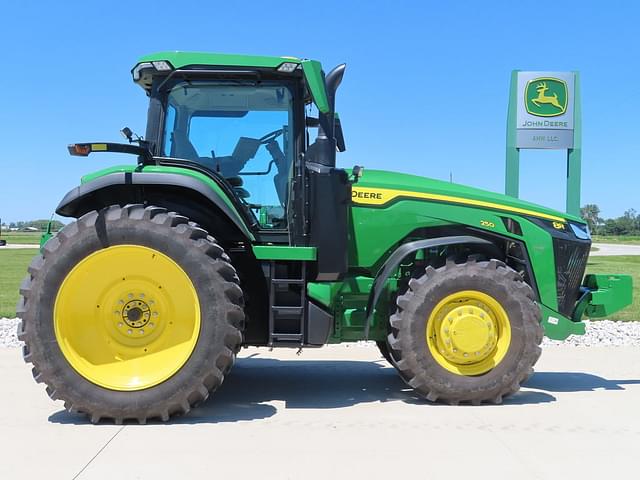 Image of John Deere 8R 250 equipment image 2