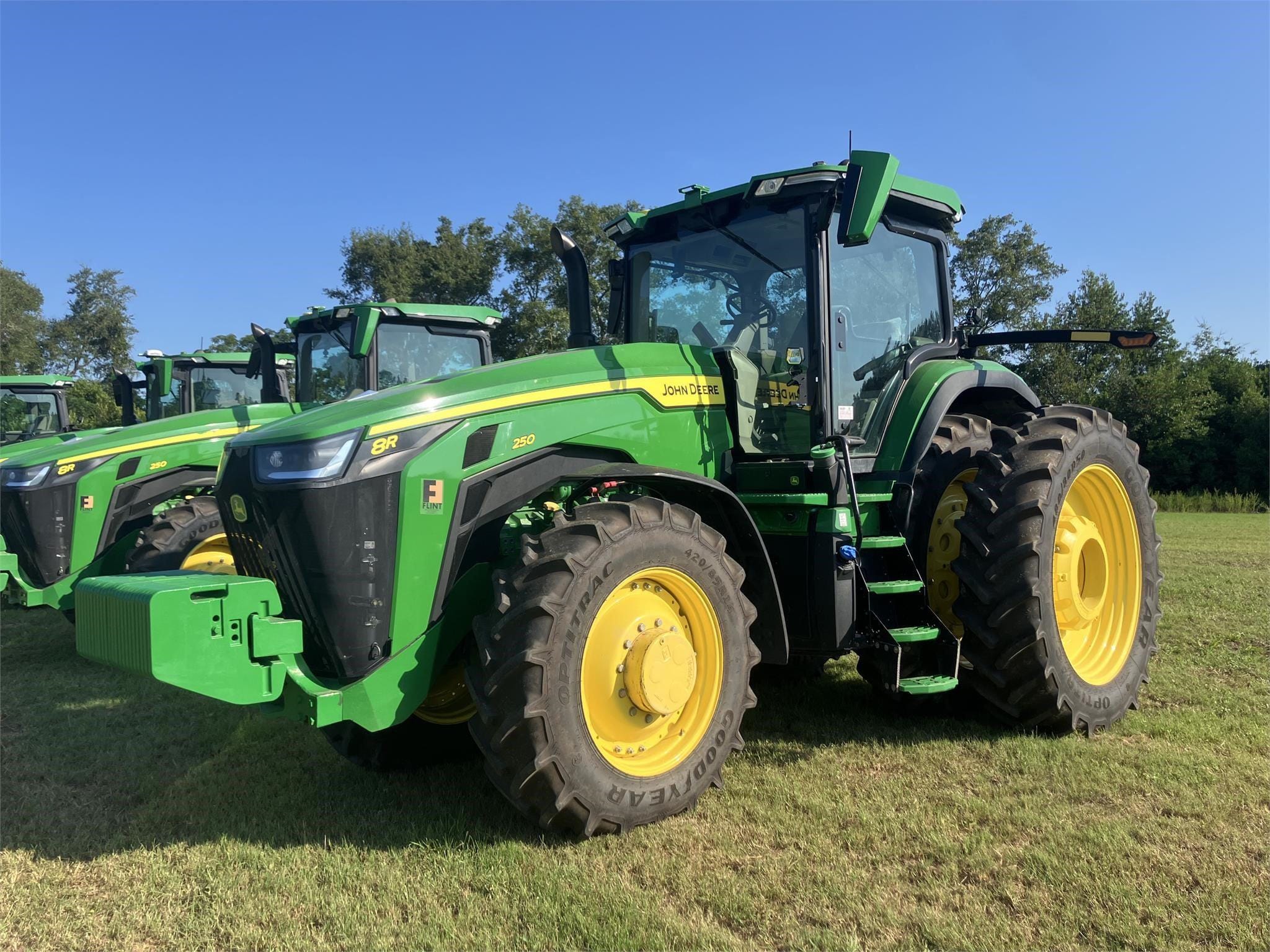 2022 John Deere 8R 250 Equipment Image0