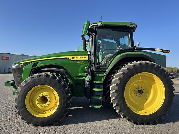 Image of John Deere 8R 250 equipment image 1