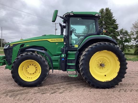 Image of John Deere 8R 250 equipment image 3