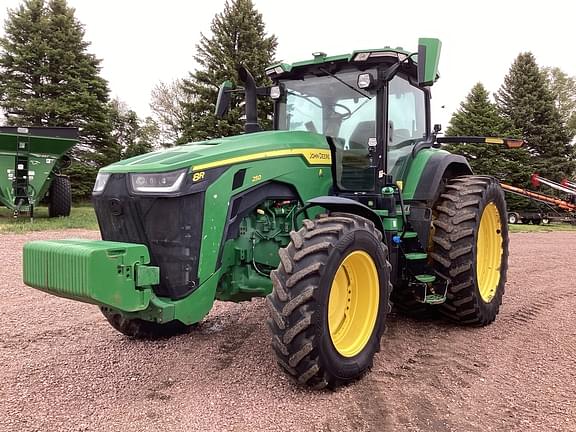 Image of John Deere 8R 250 equipment image 2
