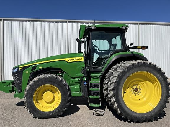 Image of John Deere 8R 250 equipment image 1