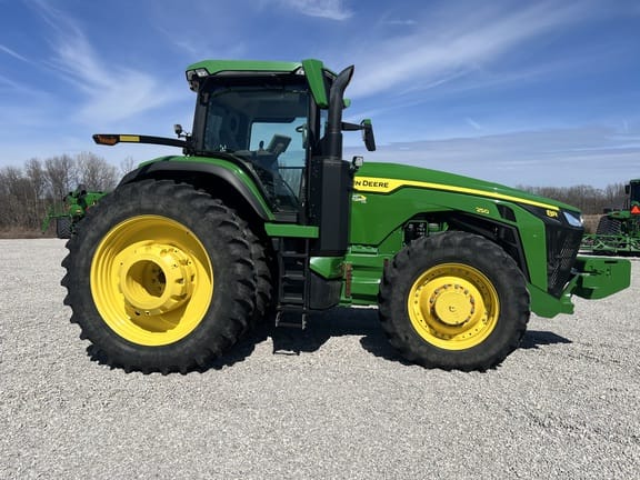 2022 John Deere 8R 250 Equipment Image0