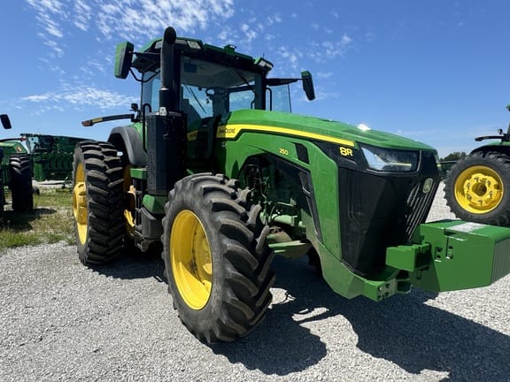 2022 John Deere 8R 250 Equipment Image0