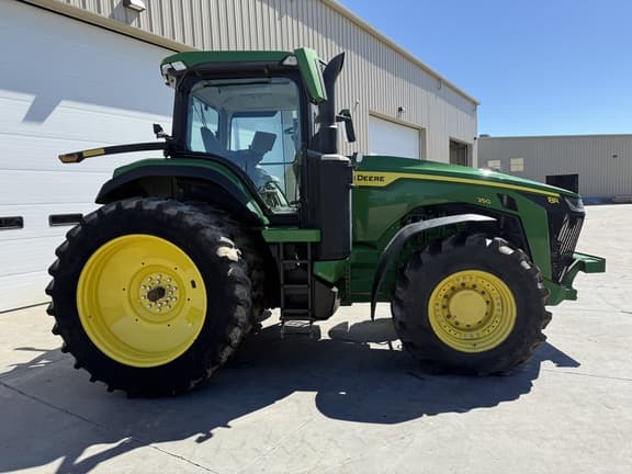 Image of John Deere 8R 250 equipment image 1