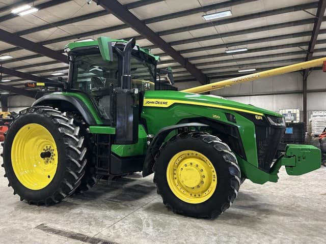 Image of John Deere 8R 250 equipment image 1