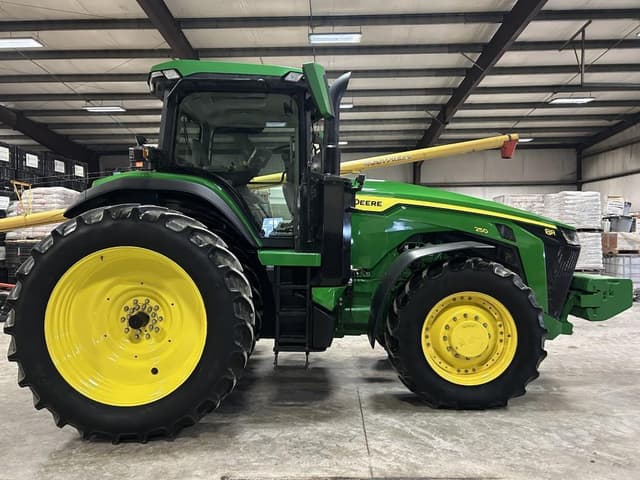 Image of John Deere 8R 250 equipment image 3