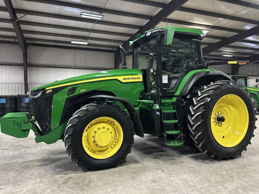 2022 John Deere 8R 250 Equipment Image0