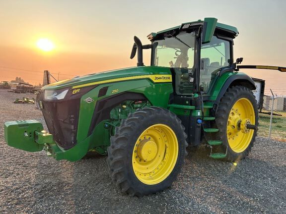 2022 John Deere 8R 250 Equipment Image0