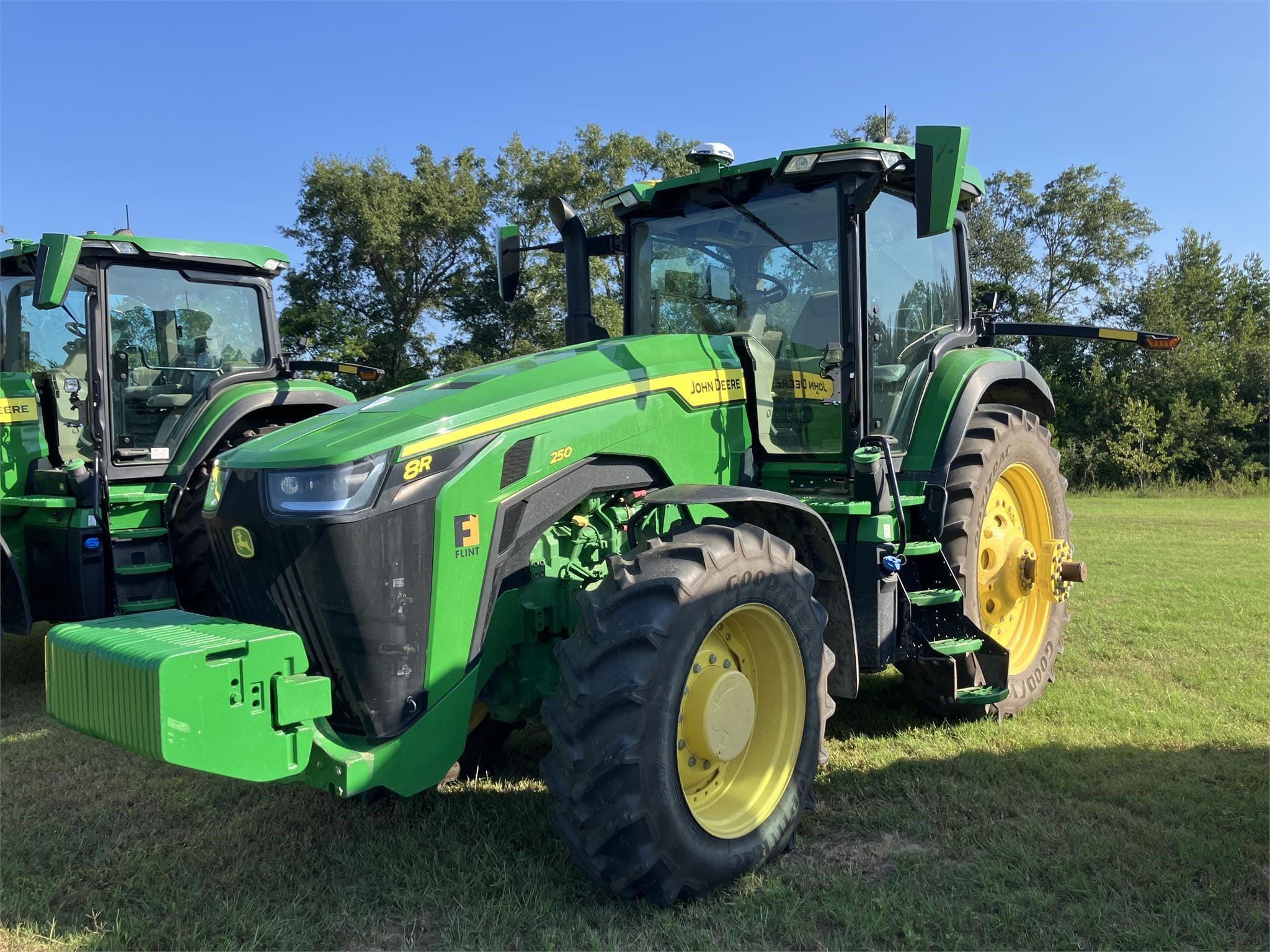 2022 John Deere 8R 250 Equipment Image0