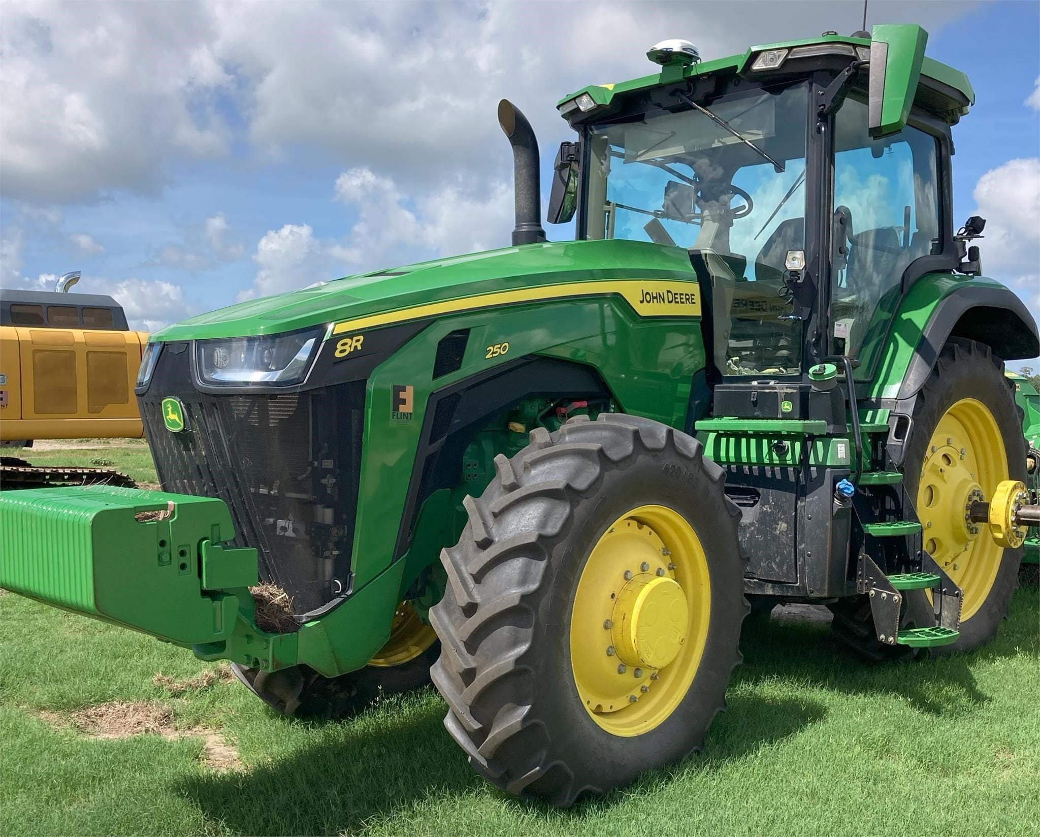 2022 John Deere 8R 250 Equipment Image0