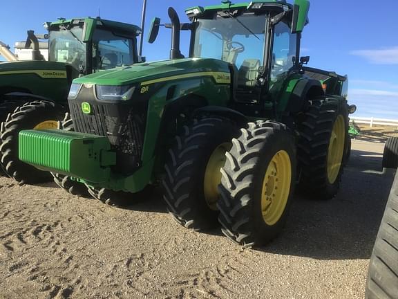 Image of John Deere 8R 310 equipment image 2