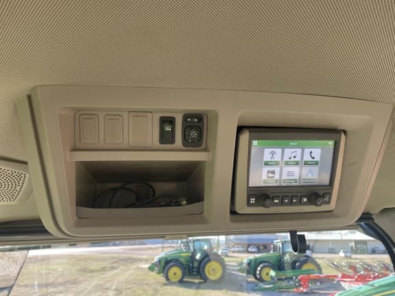 Image of John Deere 8R 310 equipment image 3