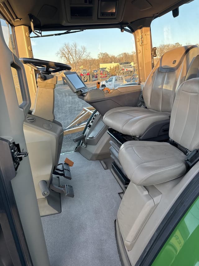 Image of John Deere 8R 310 equipment image 3