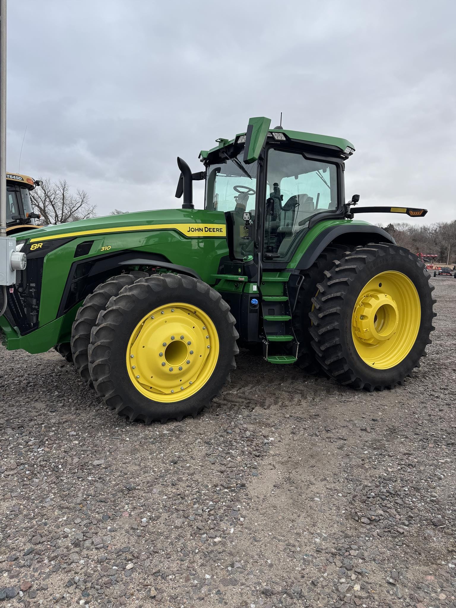 2022 John Deere 8R 310 Equipment Image0