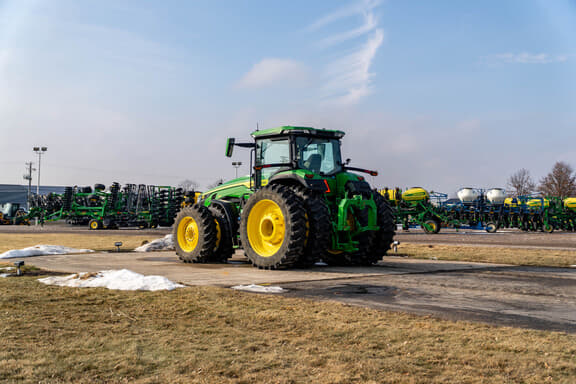 Image of John Deere 8R 310 equipment image 2