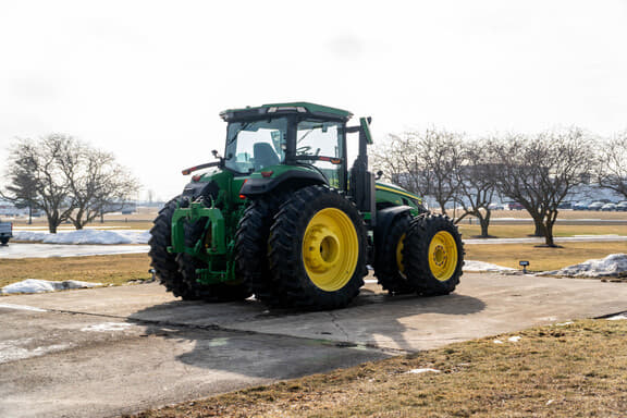 Image of John Deere 8R 310 equipment image 4