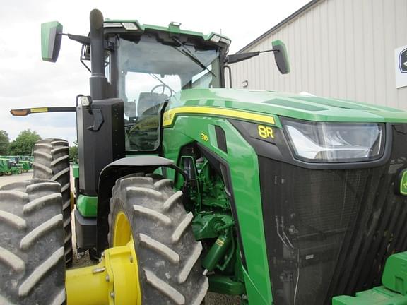 Image of John Deere 8R 310 equipment image 4