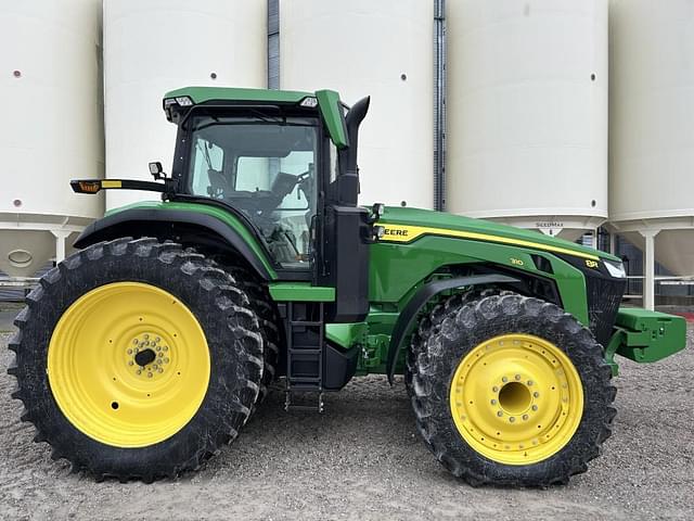 Image of John Deere 8R 310 equipment image 3
