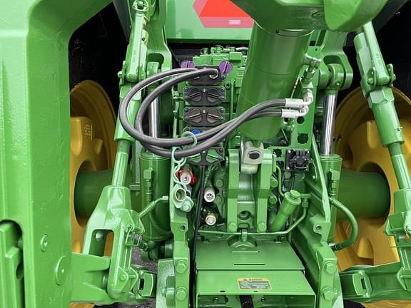 Image of John Deere 8R 310 equipment image 3