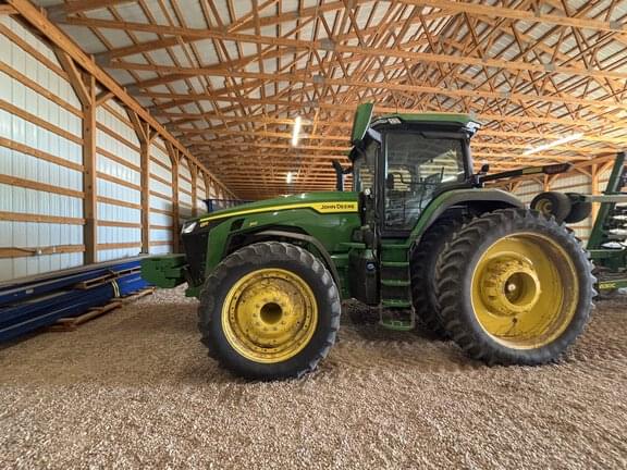 Image of John Deere 8R 310 equipment image 2