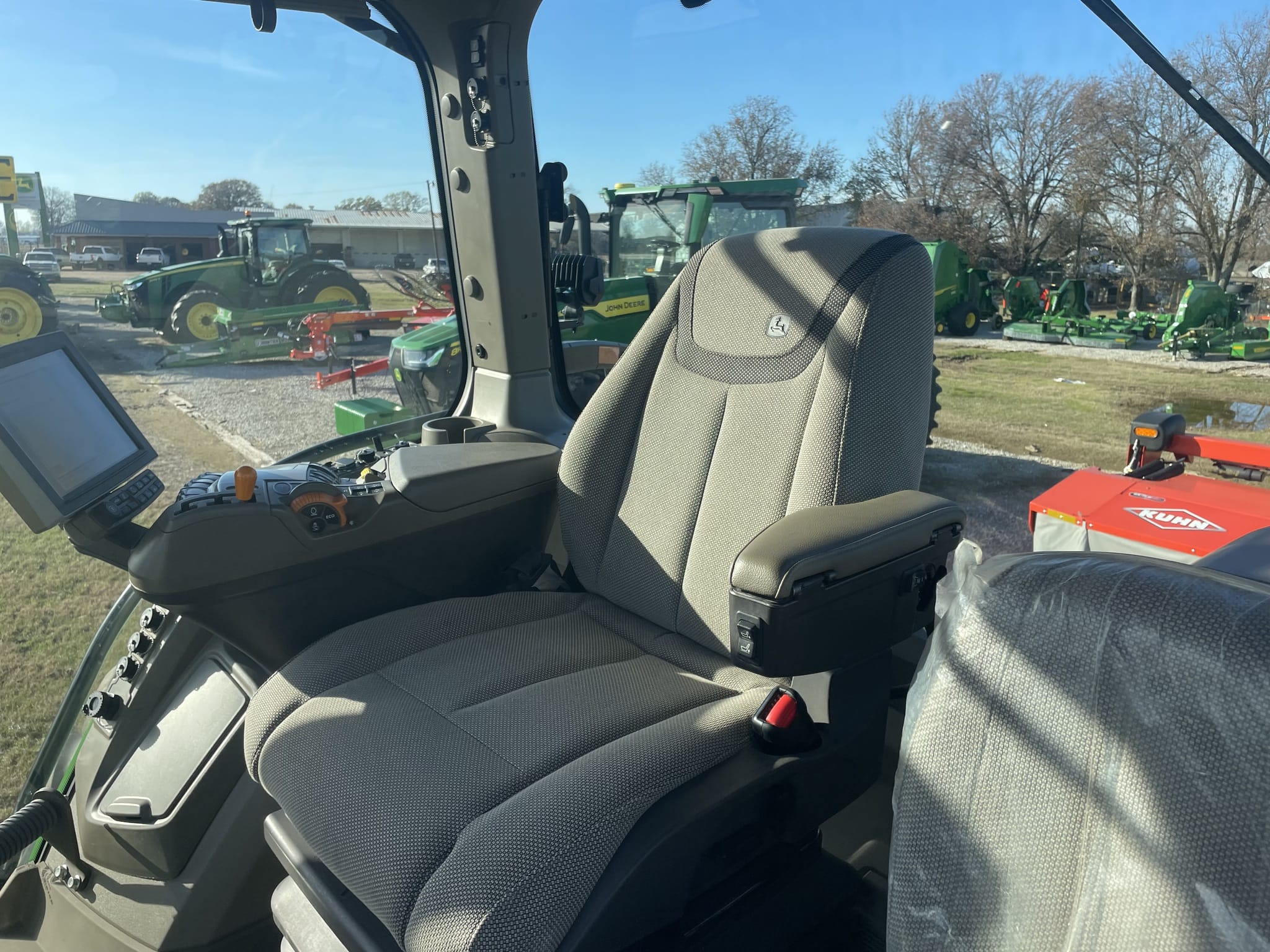 2022 John Deere 8R 310 Equipment Image0