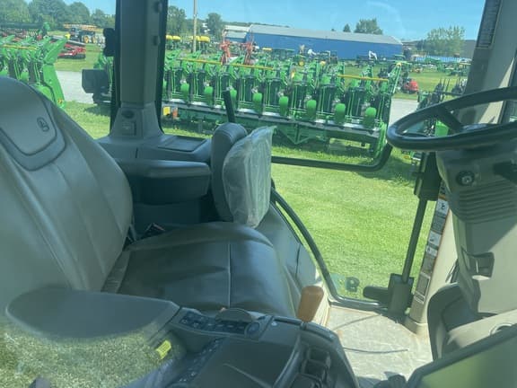 Image of John Deere 8R 310 equipment image 4