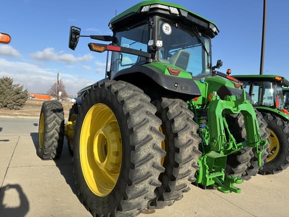 Image of John Deere 8R 310 equipment image 4