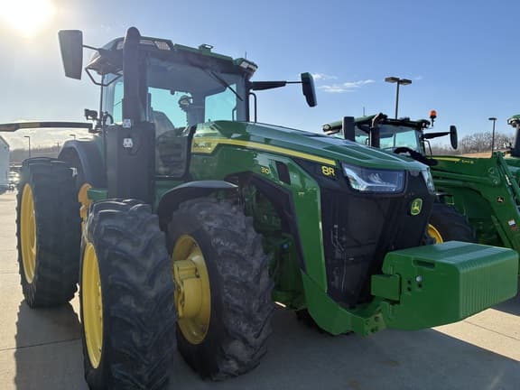 Image of John Deere 8R 310 equipment image 2
