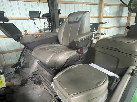 Image of John Deere 8R 310 equipment image 4