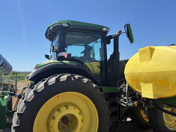 Image of John Deere 8R 310 equipment image 4