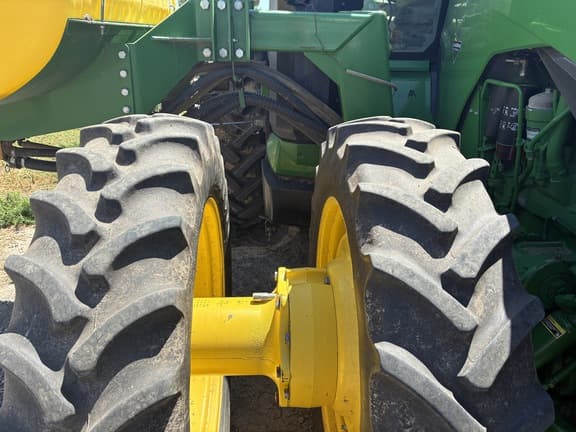 Image of John Deere 8R 310 equipment image 1