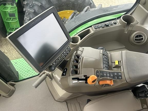 Image of John Deere 8R 310 equipment image 4