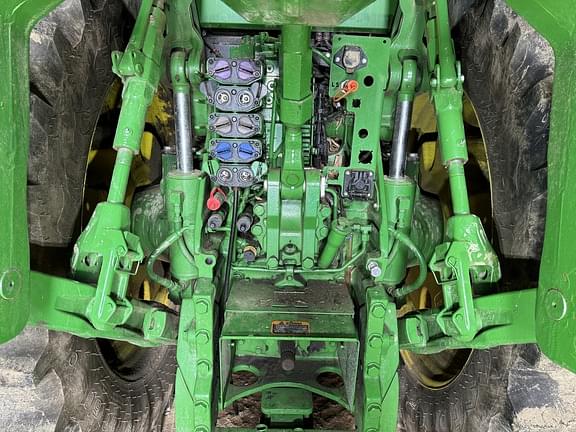 Image of John Deere 8R 310 equipment image 4