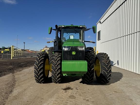 Image of John Deere 8R 310 equipment image 2