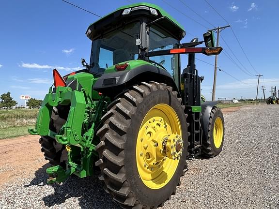 Image of John Deere 8R 310 equipment image 4