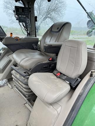 Image of John Deere 8R 310 equipment image 4